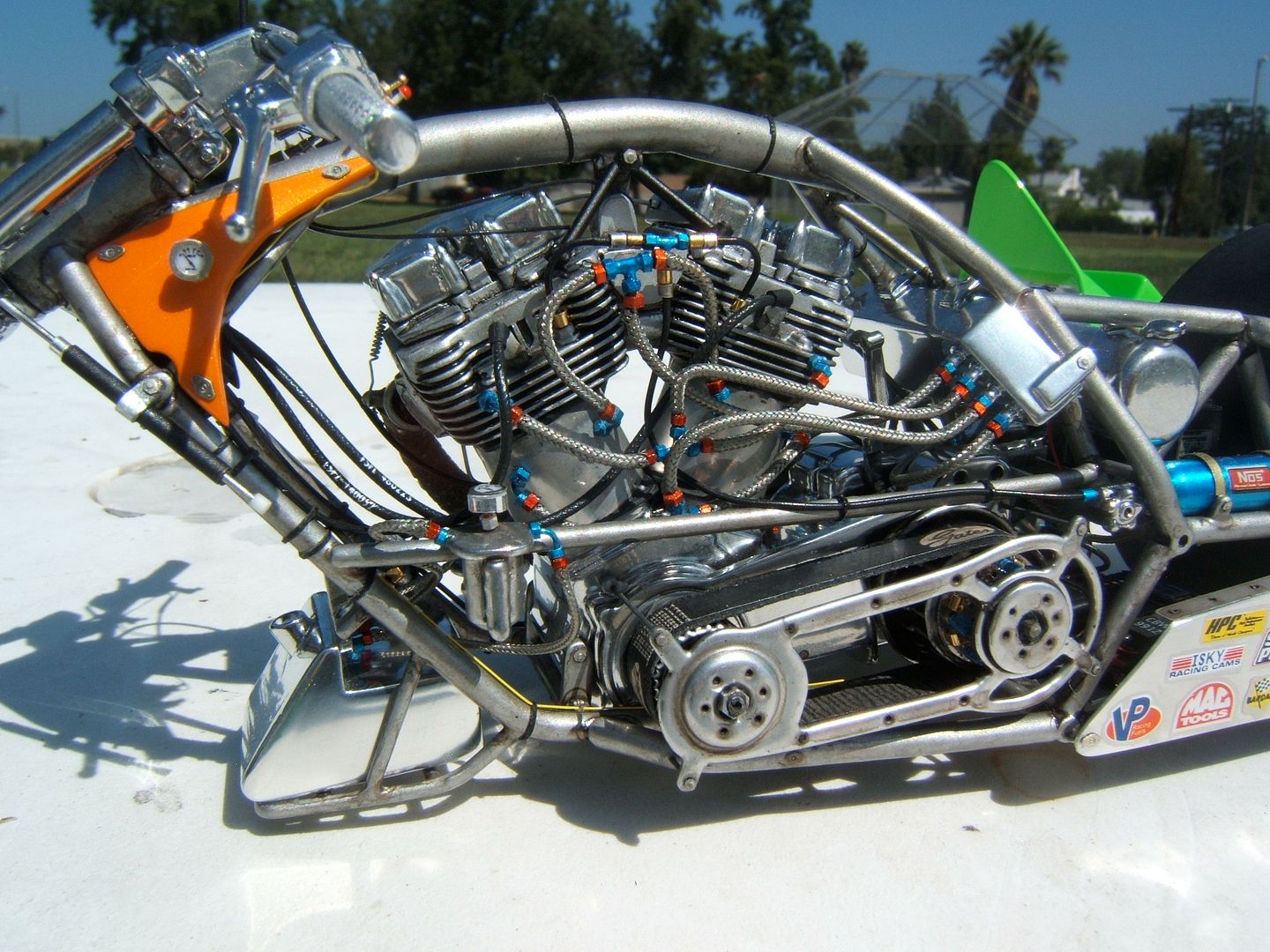 Harley Davidson Top Fuel 1/4 Mile Drag Bike Under Glass Model Cars